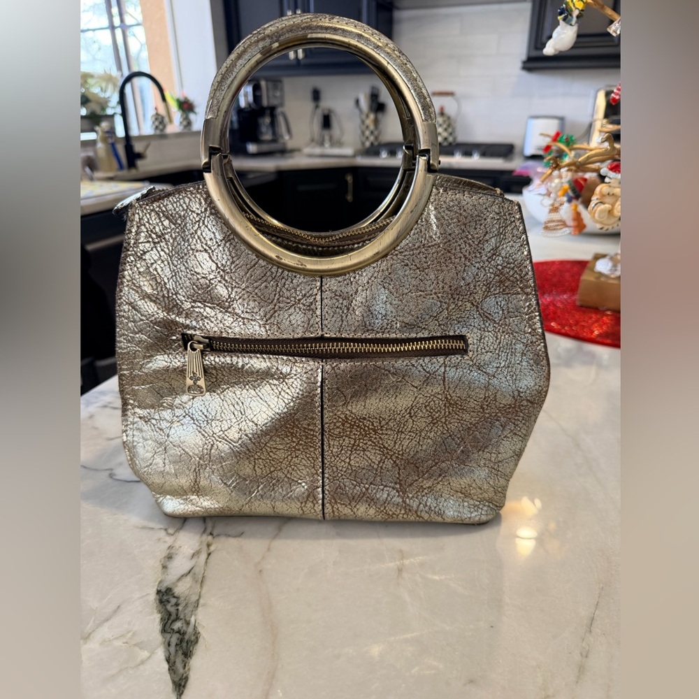 Patricia Nash Metallic leather handbag with detachable crossbody strap - Picture 3 of 8
